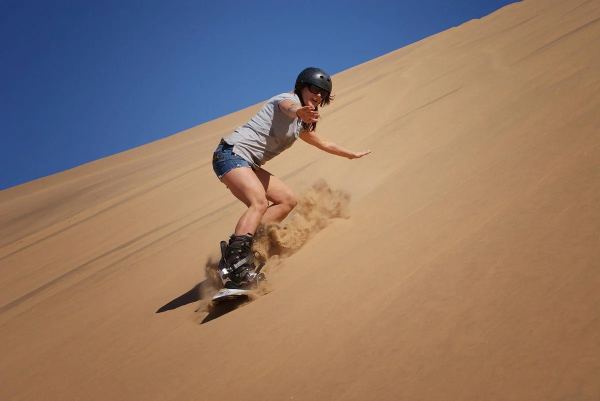 Sandboarding dans les Dunes du Sahara